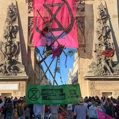 Extinction rebellion France - WE ARE CLEAN - CLEAN LIVING